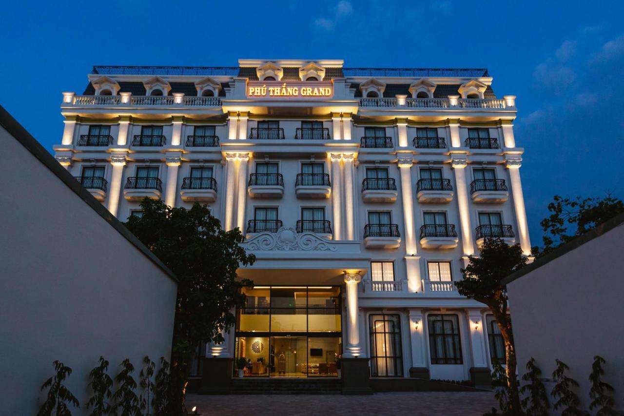 Phu Thang Grand Hotel Duc Hoa 外观 照片