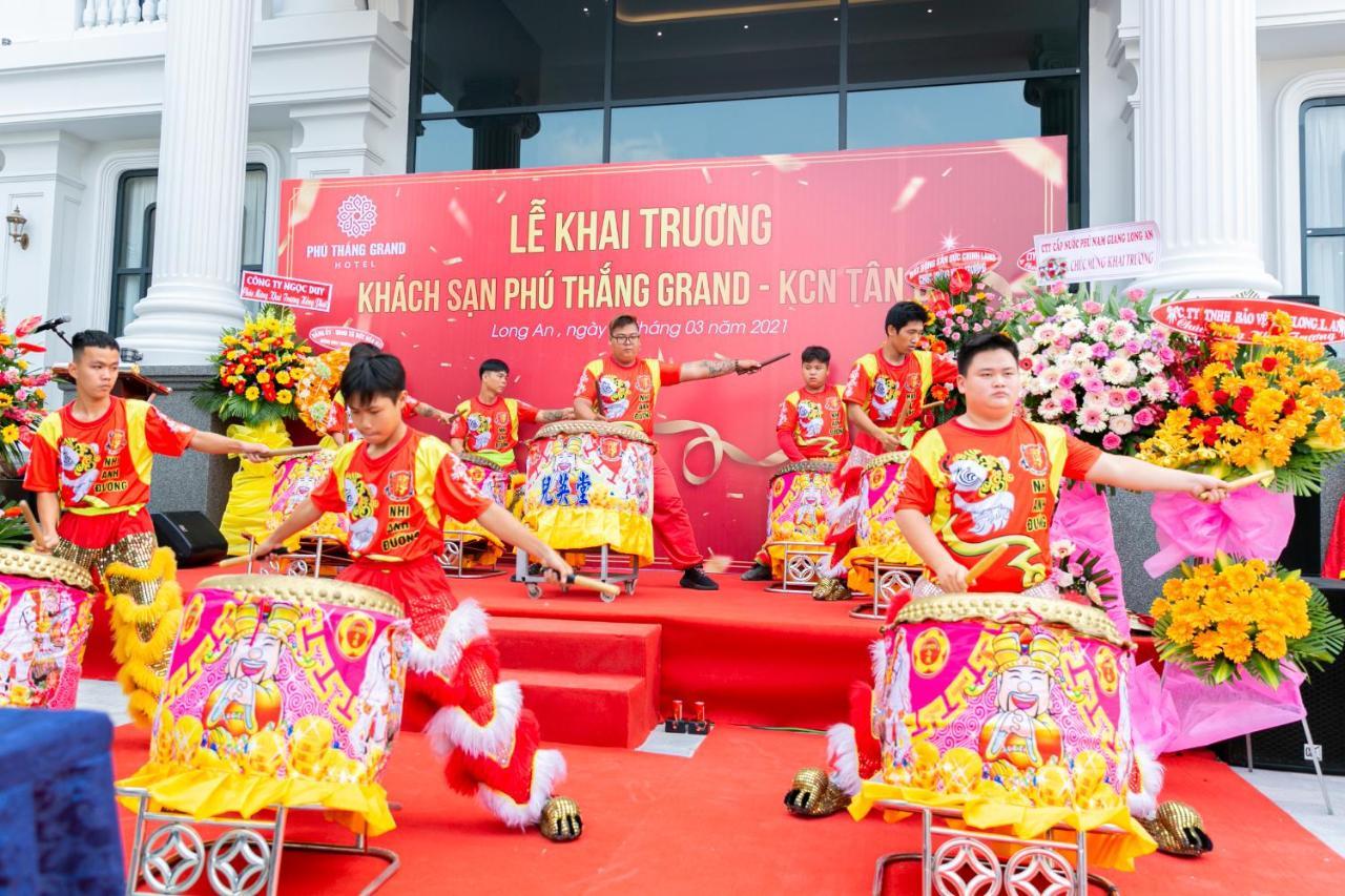 Phu Thang Grand Hotel Duc Hoa 外观 照片